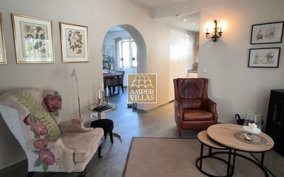 Lovely, cosy villa with a beautiful garden.